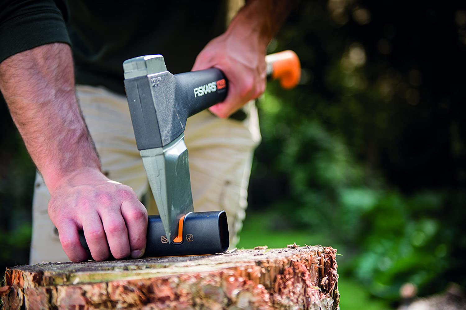 Affûteur de lames XSHARP FISKARS pour couteaux et haches de fendage et fendeuses de bûches