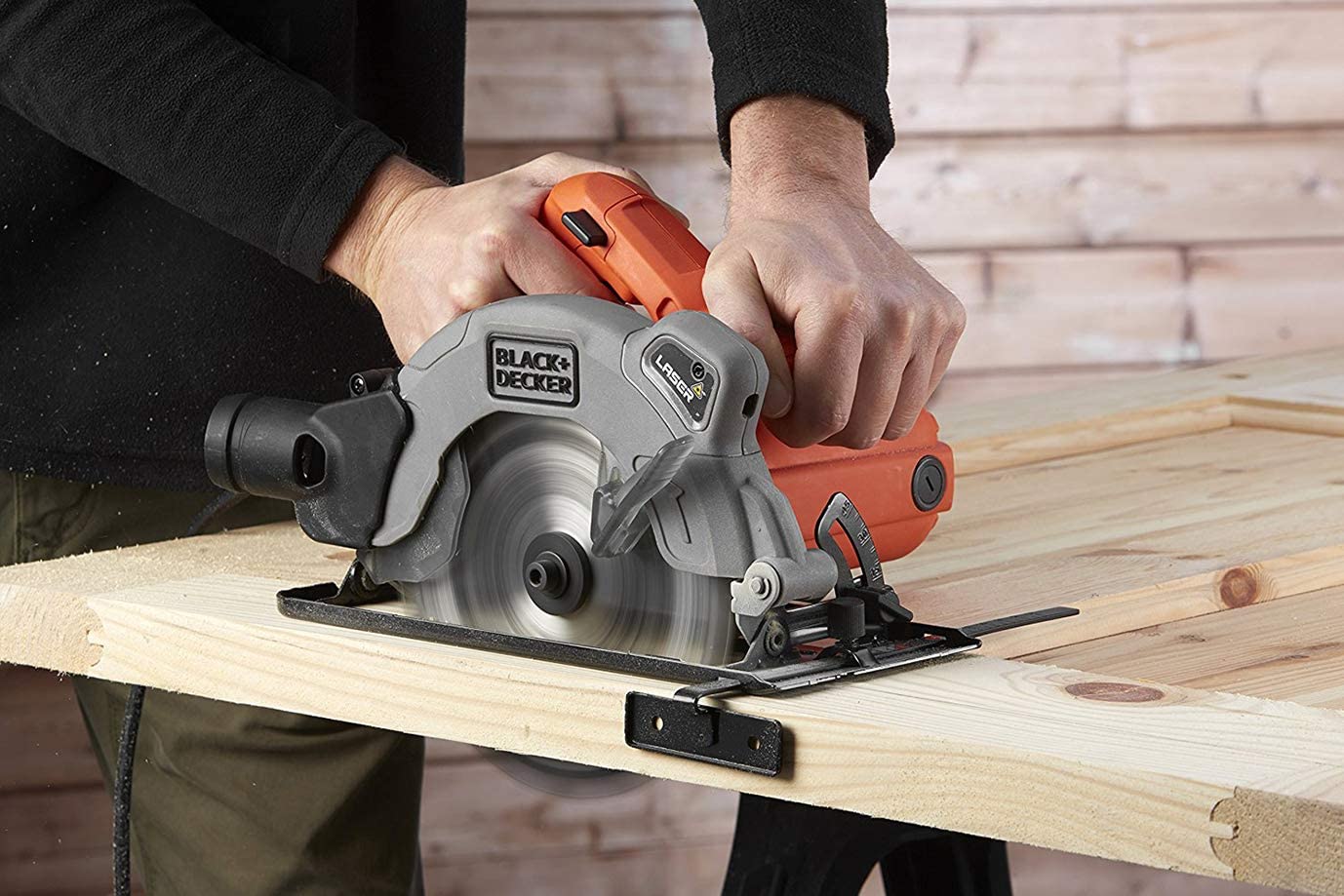 BLACK+DECKER Sega circolare 1250W con guida laser CS1250L