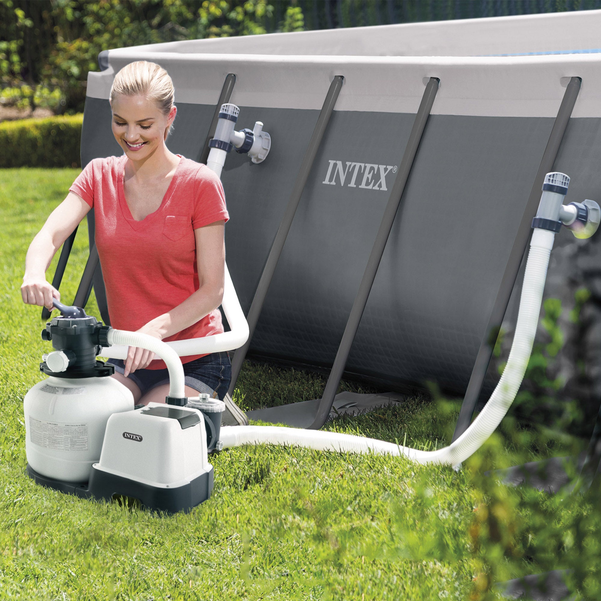 Pompe de filtration à sable pour piscines jusqu'à 45 420 litres INTEX26646 