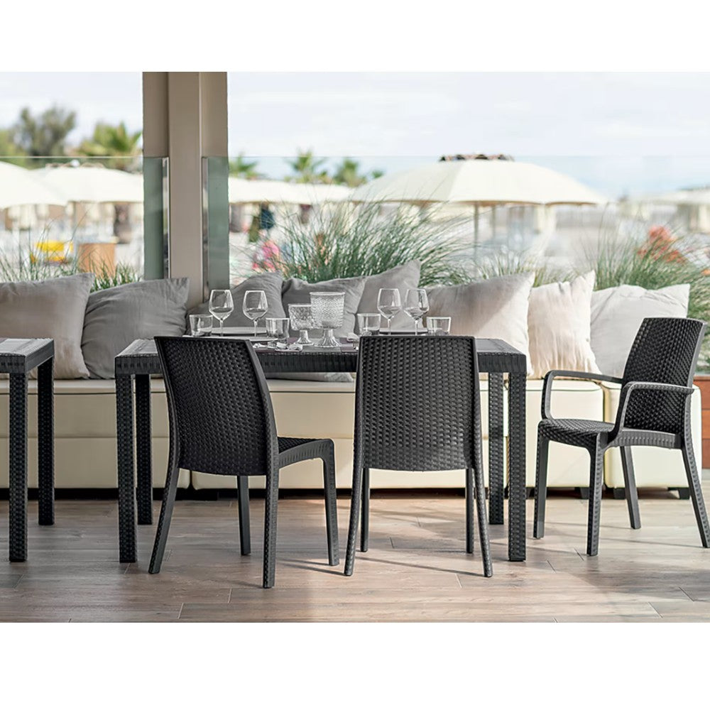 Table d'extérieur rectangulaire 138x78xH72 en résine effet rotin anthracite avec trou central 