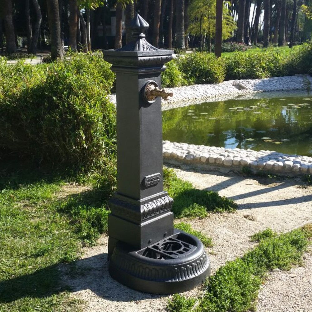 Fontaine d'extérieur au sol de jardin en fonte anthracite 41x37xH100 cm