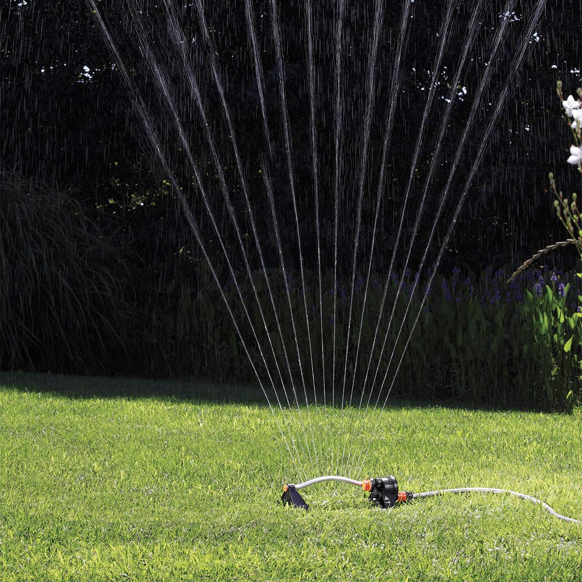 Arroseur oscillant compact à effet pluie pour jardins CLABER 8740 