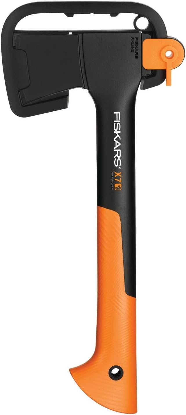 Accepte la hache de coupe professionnelle FISKARS XSX7, pratique et portable.