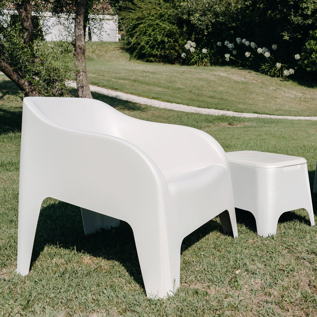 Toomax Petra élégant fauteuil de jardin empilable en résine effet lisse 