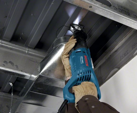 Scie alternative universelle 1.100W BOSCH professionnelle GSA1100E 