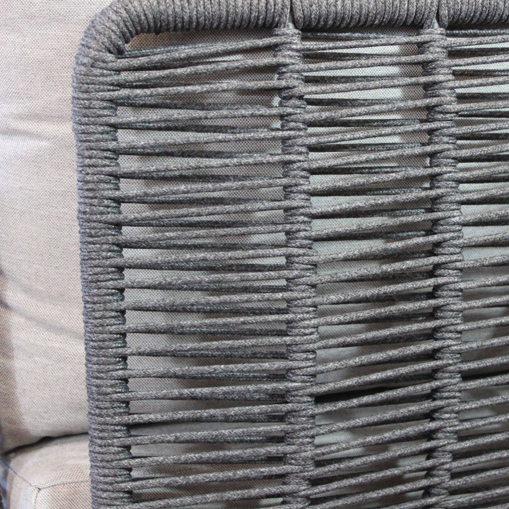 Salotto due posti con cuscini struttura in alluminio verniciato antracite e rivestimento in corda Margot