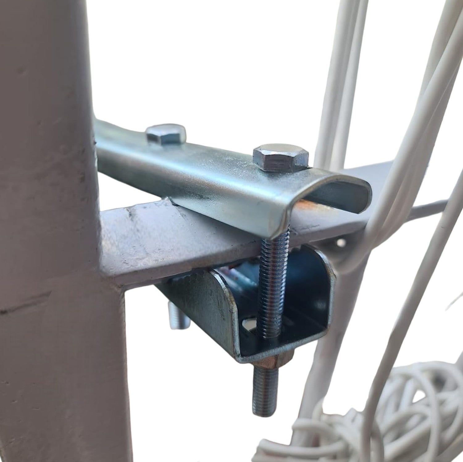 Sèche-linge de balcon fixe en acier cintré avec plaques de fixation pour garde-corps