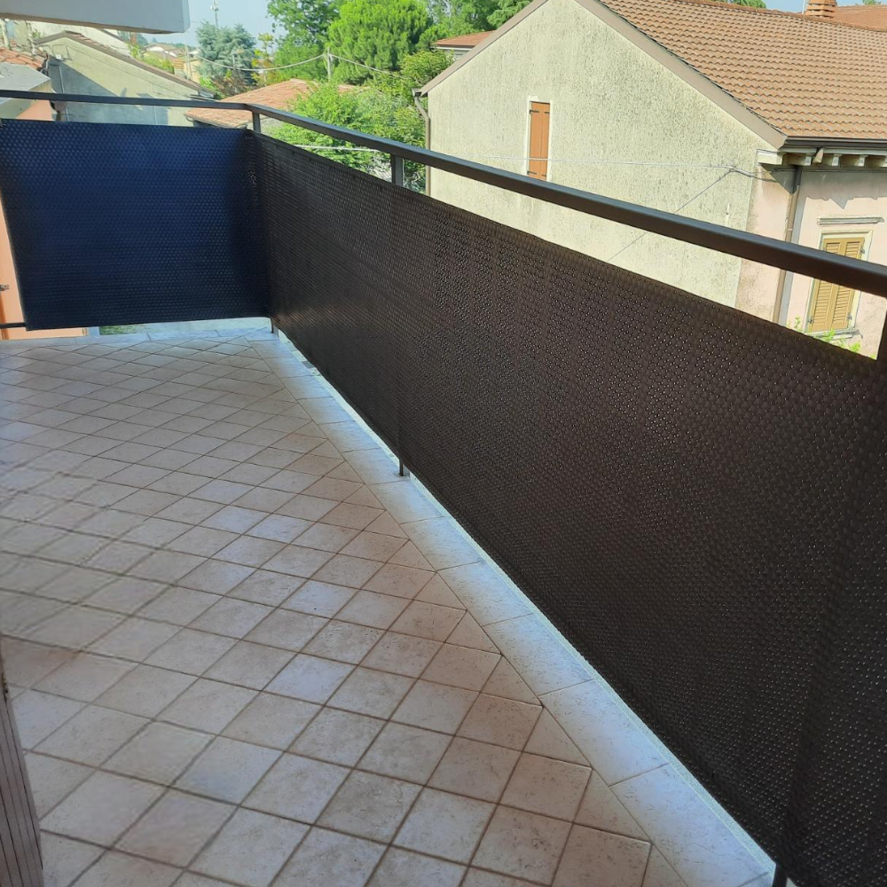 Rotolo rivestimento frangivista in rattan per balconi e recinzioni antivento Brixo