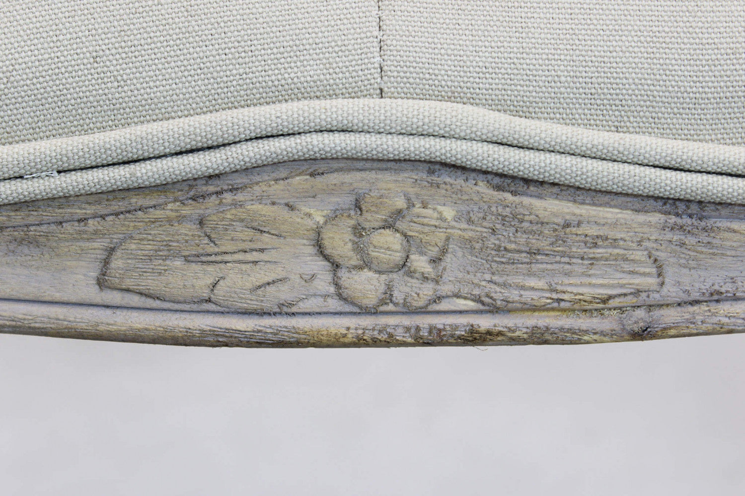 Banquette d'intérieur avec structure en bois et assise recouverte de tissu Old France Tessy
