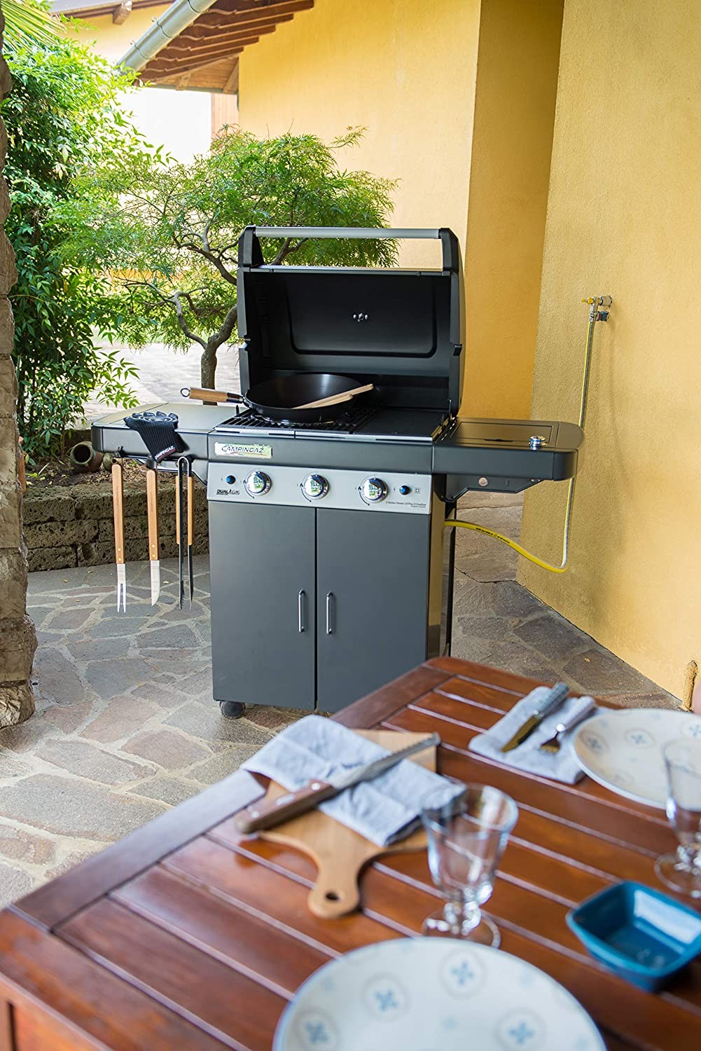 Barbecue à gaz Campingaz Dual Gas 3 Series Classic LS Plus Dark avec chariot et portes avant et brûleur latéral