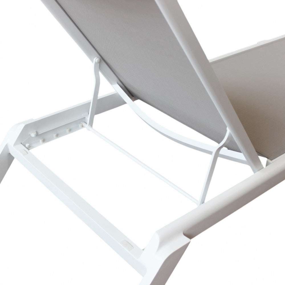 Lettino prendisole da giardino con struttura in alluminio bianco e rivestimento in texilene 198x72xH35.5 cm Solaria