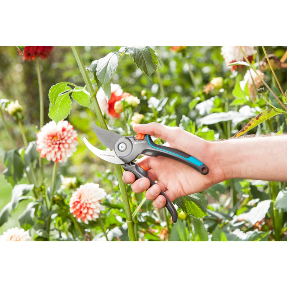 Sécateur de jardin GARDENA avec coupe bypass et verrouillage de sécurité 