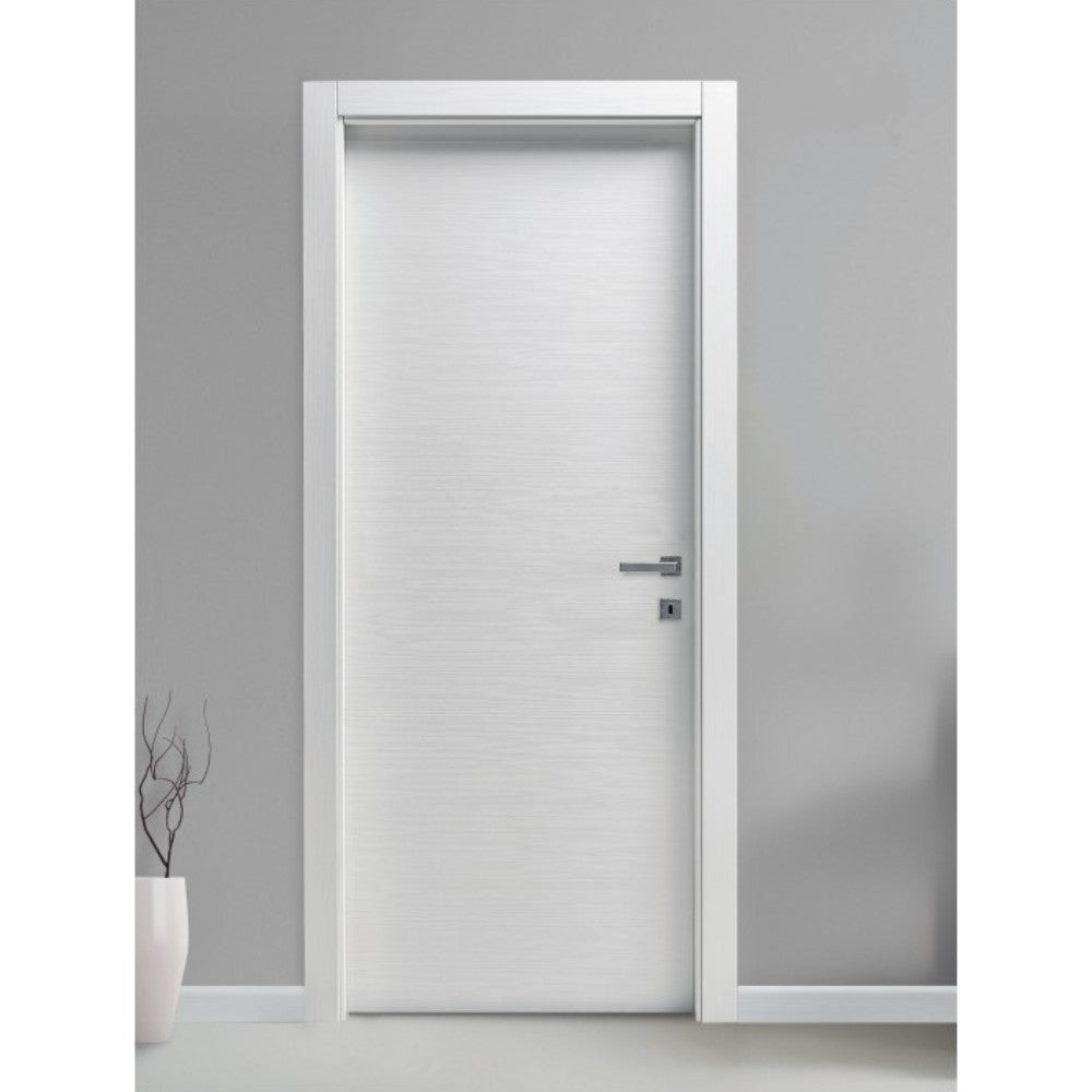 Porte battante réversible en bois de sapin blanc avec renforts 