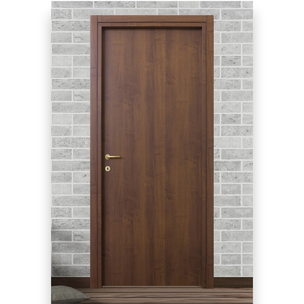 Porte battante nationale réversible en noyer en bois de sapin avec renforts marron
