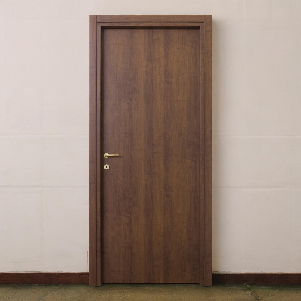 Porte battante nationale réversible en noyer en bois de sapin avec renforts marron