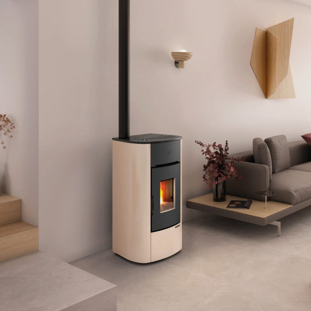 Stufe a pellet canalizzata avorio in acciaio 7.5 Kw A+ con uscita fumi posteriore Nordica Extraflame Mariella