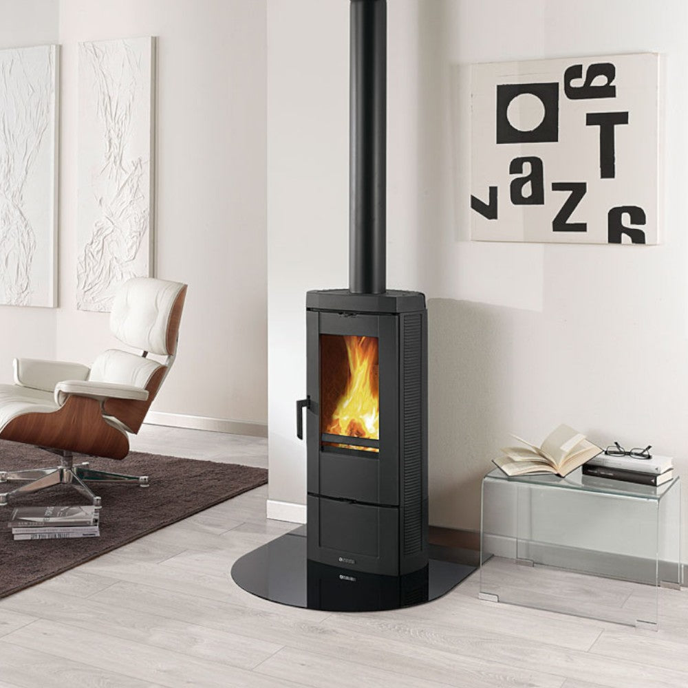 Stufa a legna 7,2 kw con struttura in ghisa smaltata antracite e cassetto ceneri estraibile Candy Nordica