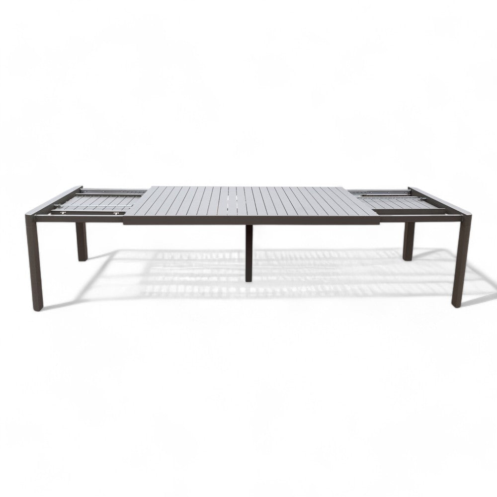 Table d'extérieur en aluminium taupe extensible jusqu'à 3,20 mètres avec plateau à lattes Malaga