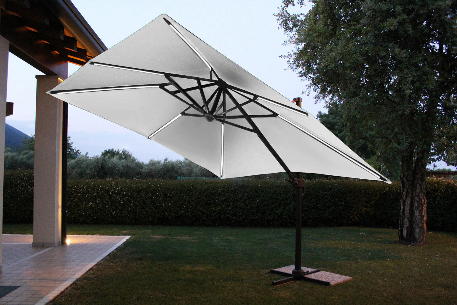 Parasol de jardin 3x3 m avec mât latéral en aluminium Rio