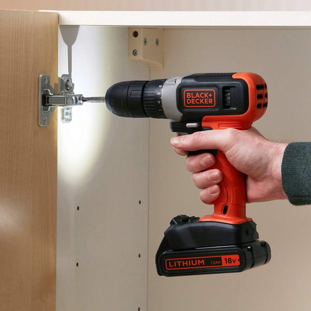 Visseuse sans fil 18V avec 72 accessoires et 2 piles + coffret premium DCD 001 C2AFC Black&amp;Decker