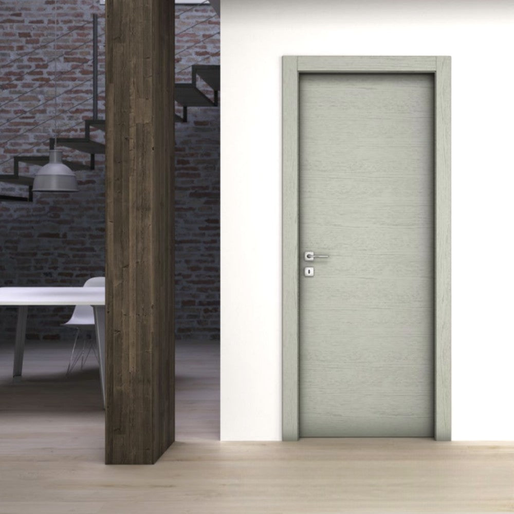 Porte battante intérieure réversible moderne en bois de sapin gris avec grain, articulée avec serrure et profilés 