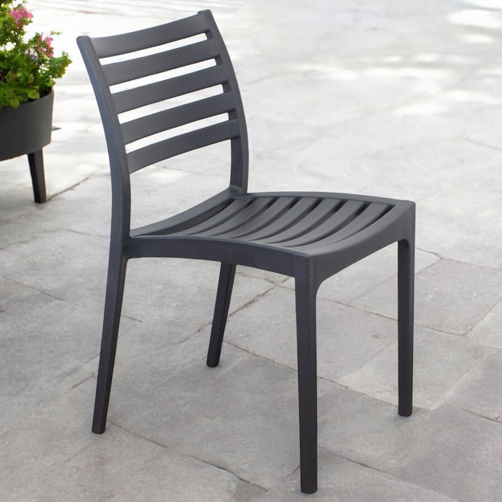 Sedia impilabile in polipropilene 42,5x49xH78 cm con design moderno Curvìa