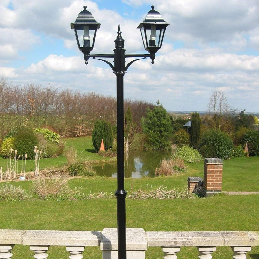 Lampadaire 2 lumières sur poteau modèle New York - 2x100w IP44 cm.230h. couleur noire
