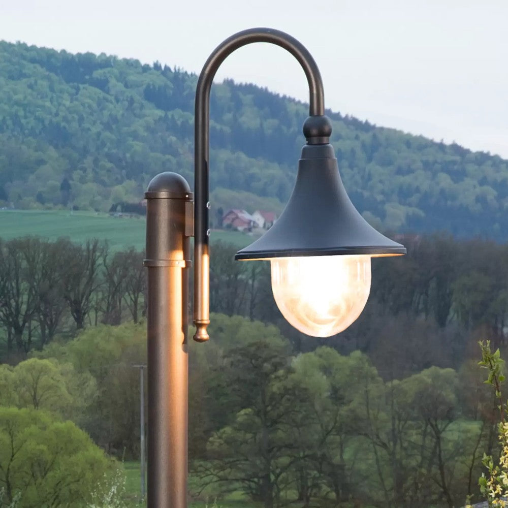Lampadaire sur Poteau Modèle Paris - 100w IP44 cm.230h. couleur noire