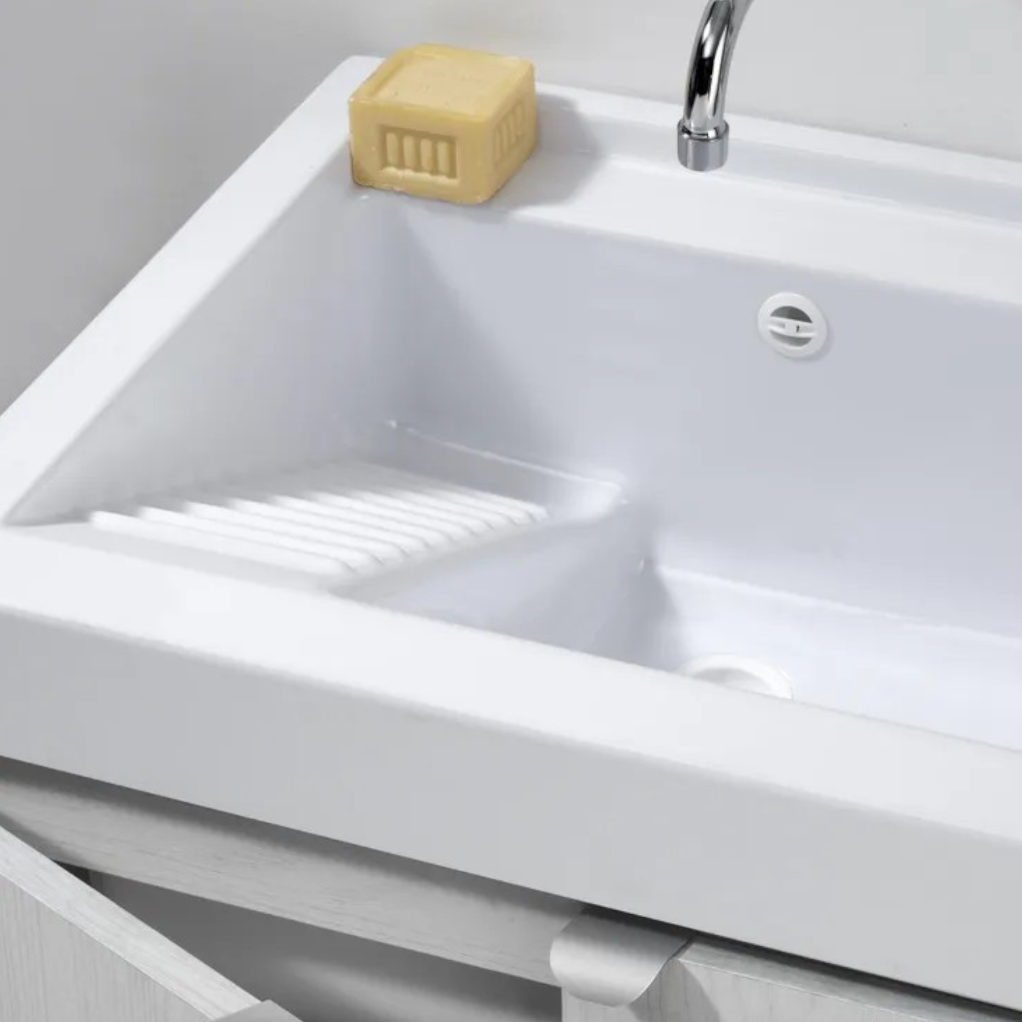 Mobile lavatoio sospeso da parete 60x50x65 cm pensile da interno con struttura in legno nobilitato finitura olmo perlato e vasca in resina con bordo alto