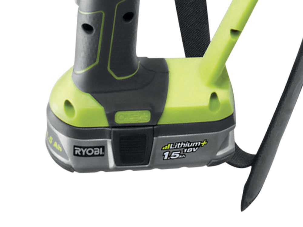 Scie sécateur télescopique à batterie extensible sur tige réglable OPP1820 Ryobi 18v avec barre de 20 cm 