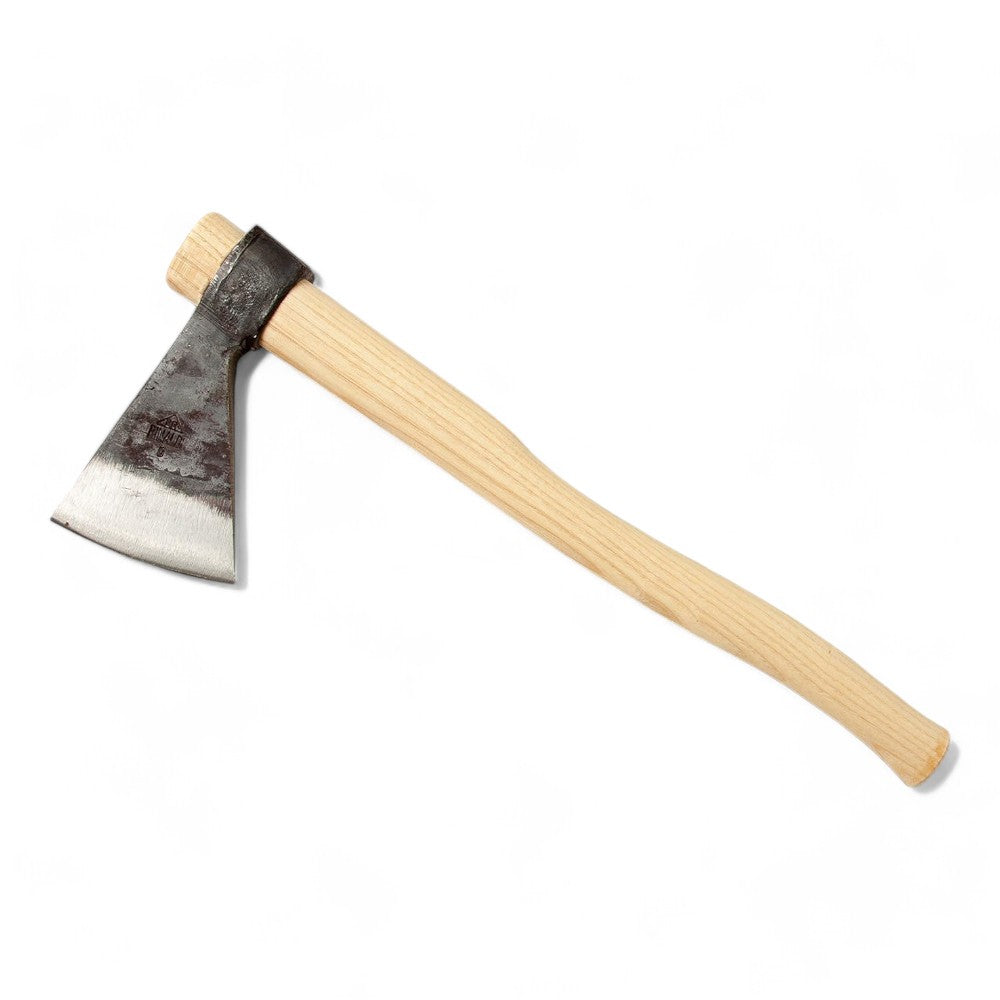 Scure tipo america in acciaio forgiato e temprato con lama affilata a mano e manico in legno resistente da 400 gr