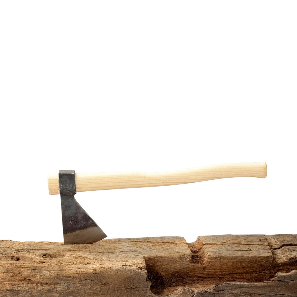 Scure tipo america in acciaio forgiato e temprato con lama affilata a mano e manico in legno resistente da 400 gr