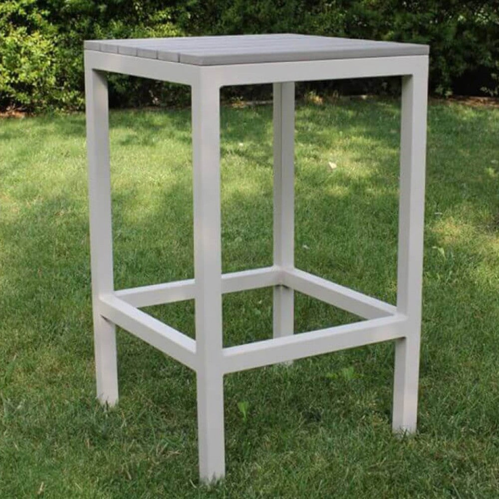 Table carrée de 80x80 cm de hauteur avec 4 tabourets en aluminium avec plateau en polywood effet bois en lattes Voga