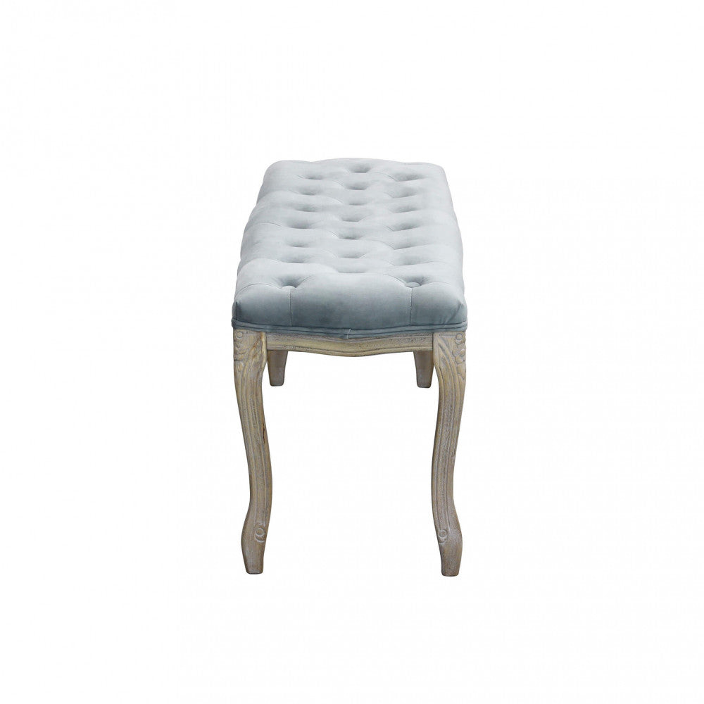 Banquette de salon d'intérieur avec assise capitonnée et revêtement velours gris clair Vieille France