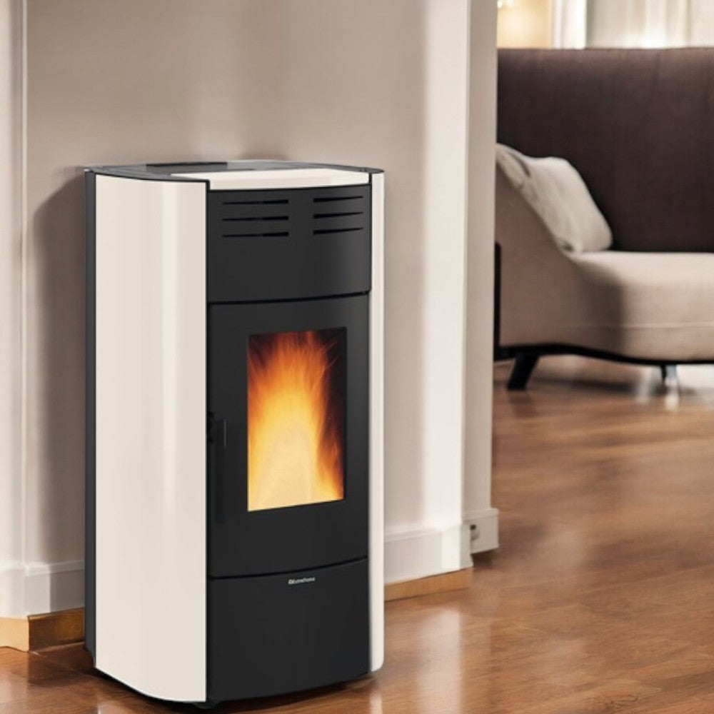 Termostufa a pellet 21.7 Kw in ghisa avorio 63,3x62,6xH117,60 cm Raffaella idro Nordica