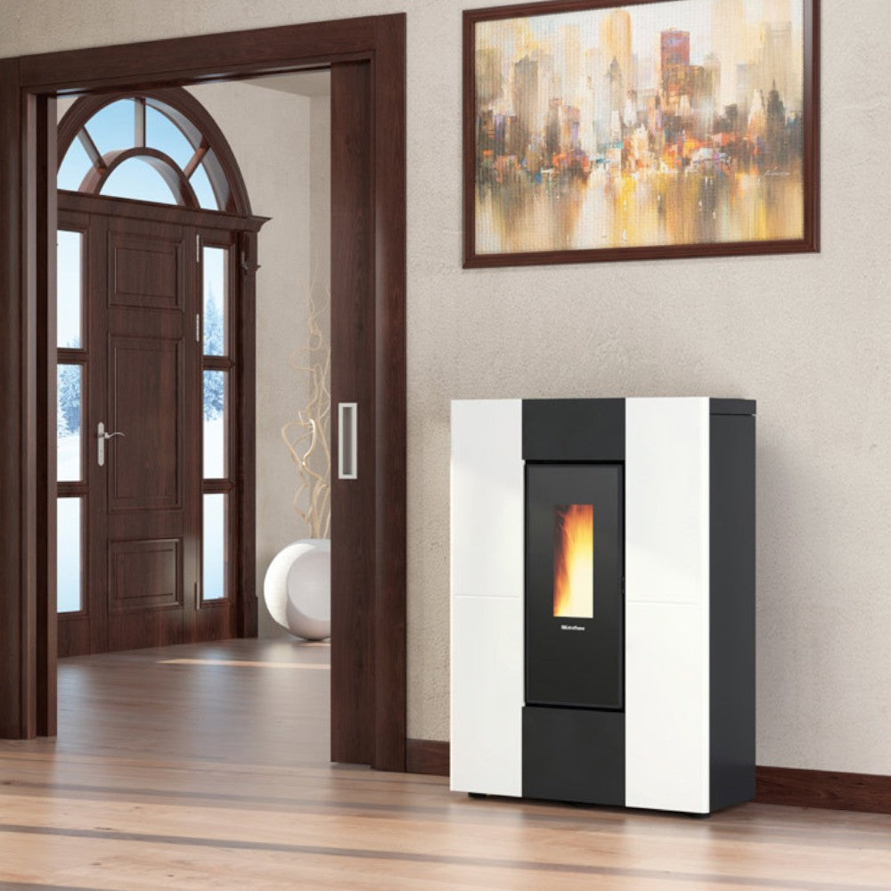 Poêle à pellets Marilena Plus avec canalisation. 8,0 Kw Blanc (Compte Thermique) - mesure 75x35,2x107,7h cm. - poids 119 kg