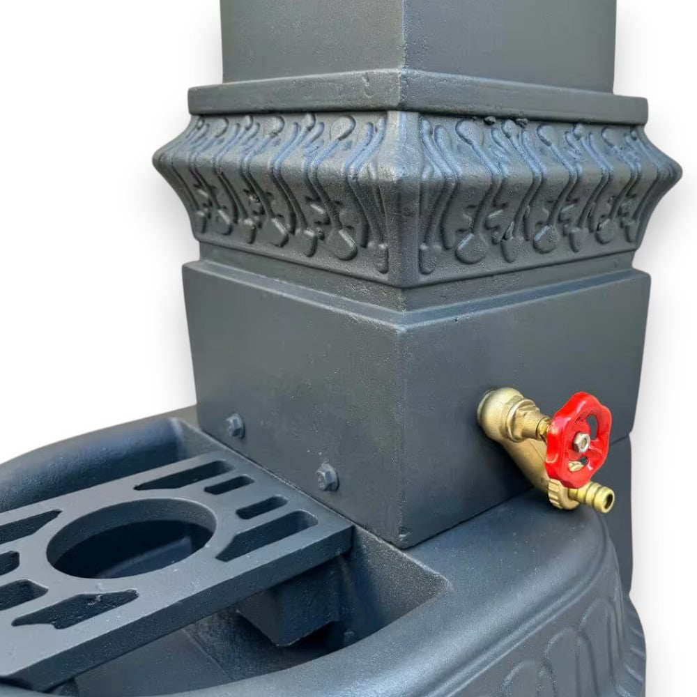 Fontana a colonna in ghisa decorata antracite con vasca troppo pieno e scarico non filettato Malin