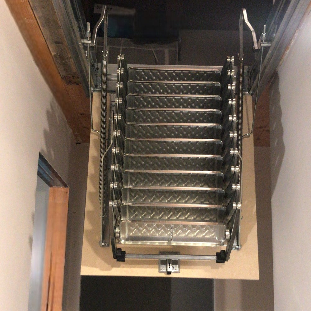 Scala a pantografo retrattile in acciaio con botola in legno 11 gradini H300 cm