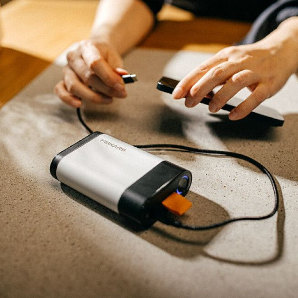 Batteria di ricambio power bank 12V per attrezzi da pota e cellulari 1082341 Fiskars