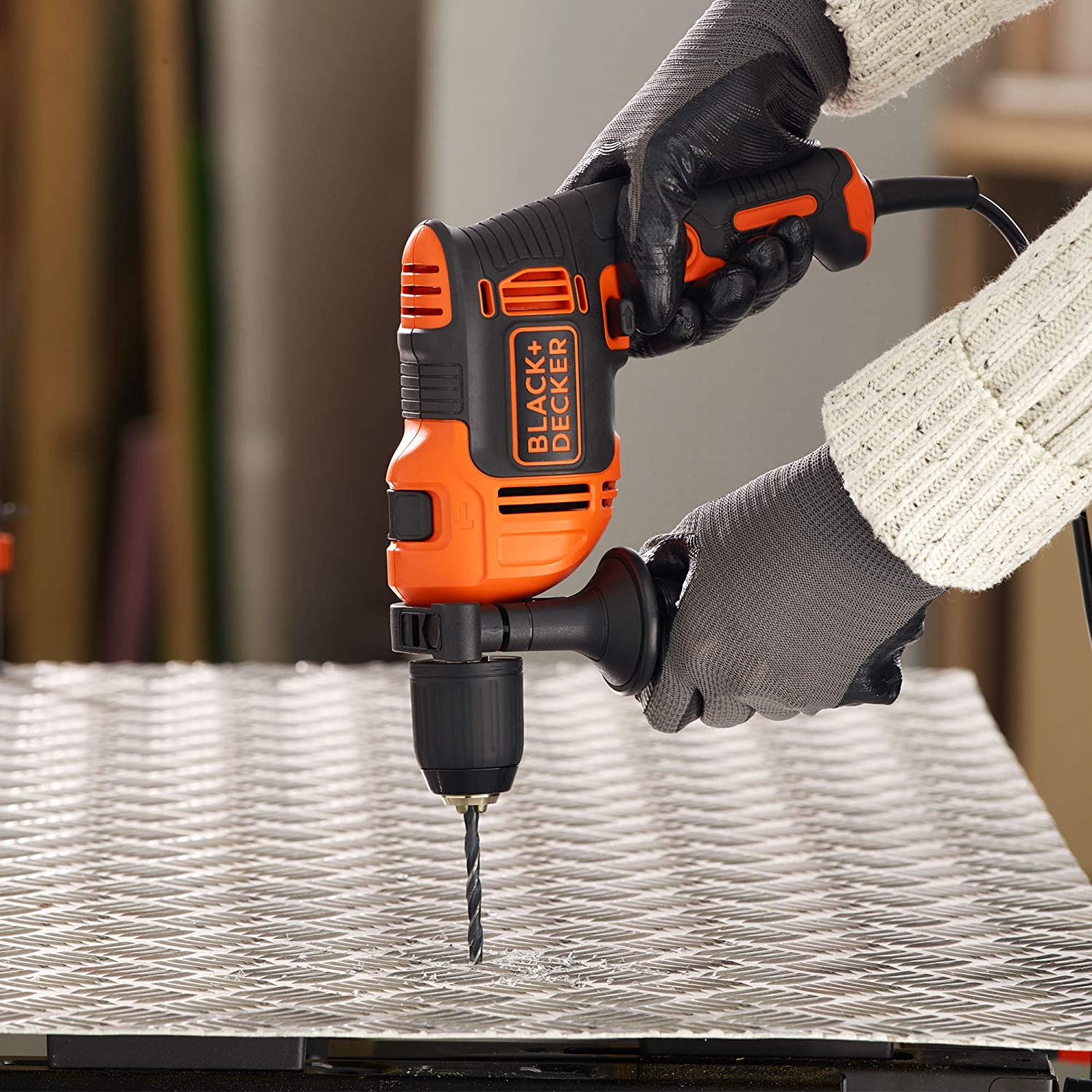 Trapano a Percussione 710W con Borsa e Accessori BLACK+DECKER BEH710SA32