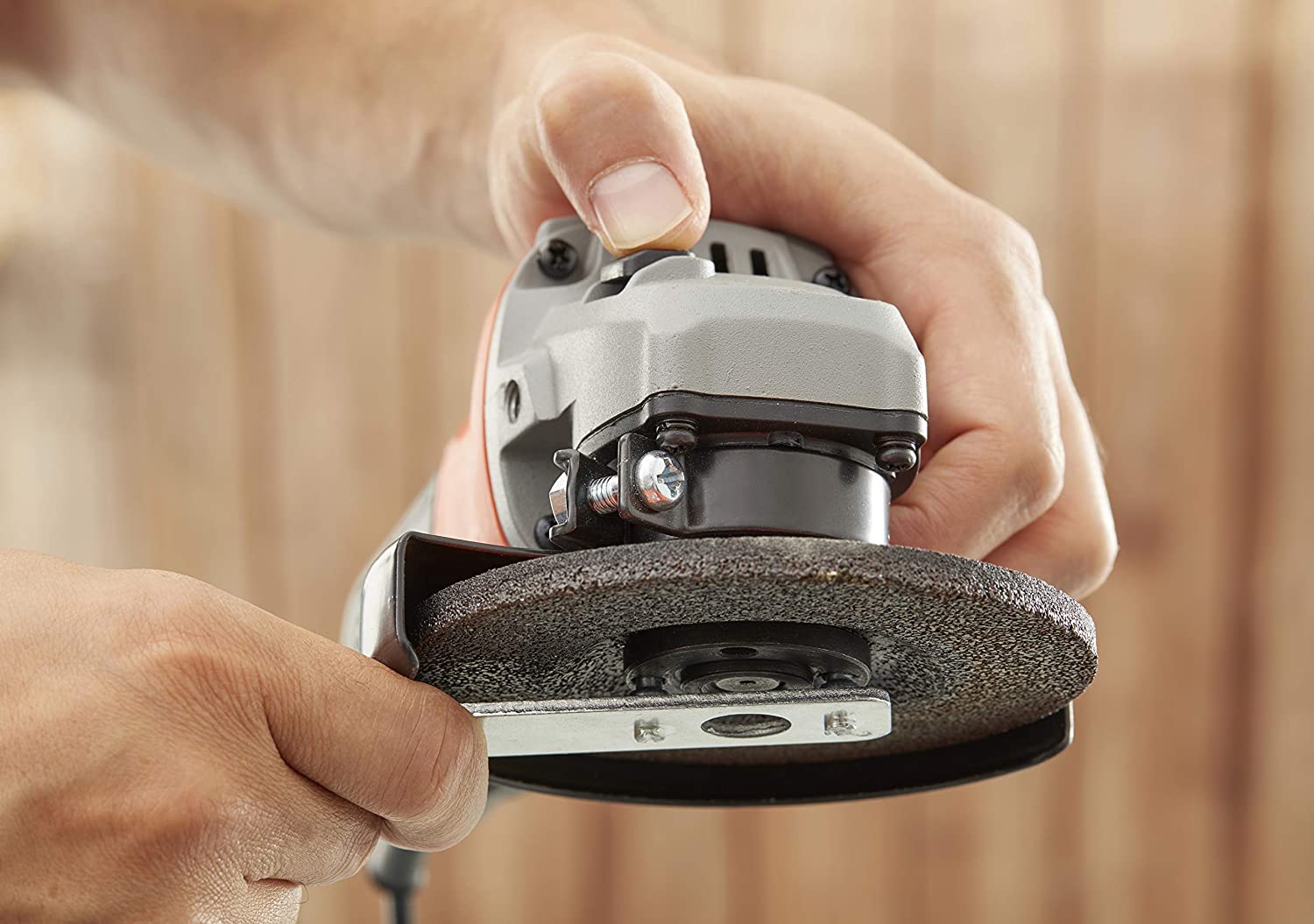 Smerigliatrice angolare 710W BLACK+DECKER BEG010