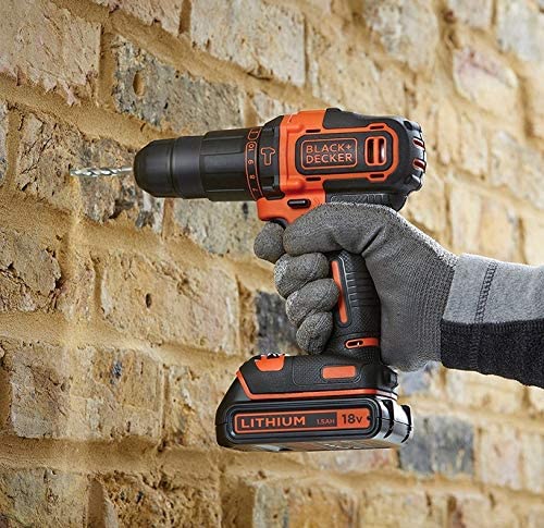Trapano avvitatore a percussione con doppia batteria 18V in valigetta premium con set 80 accessori BLACK+DECKER BDC718AS2F