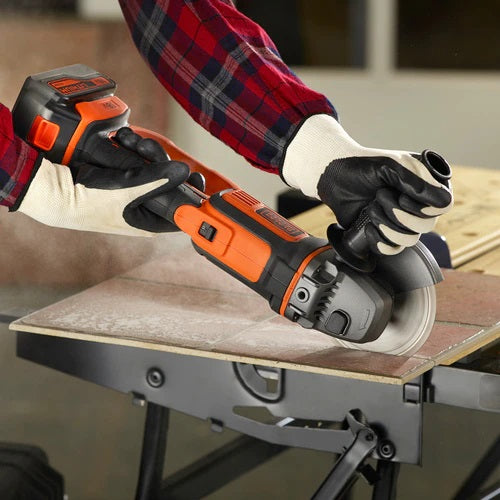 Smerigliatrice Angolare a Batteria BLACK+DECKER BCG720M1