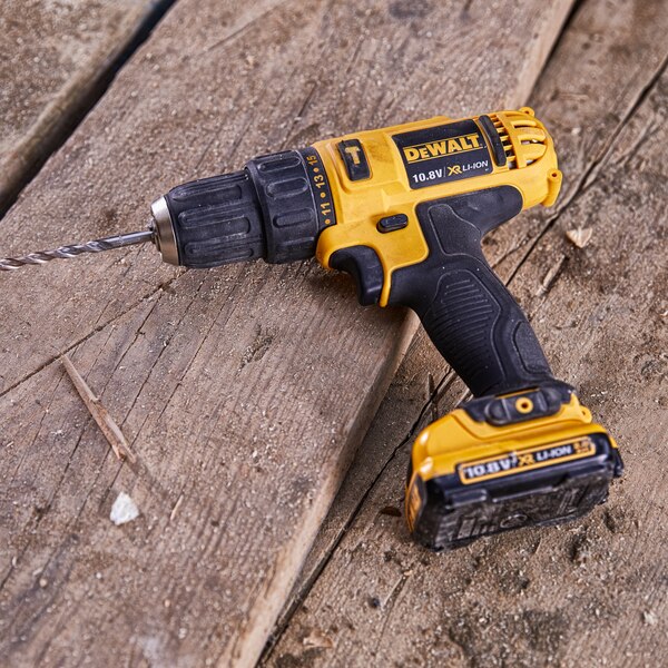 Trapano Avvitatore a percussione 12V 2Ah DEWALT DCD716D2